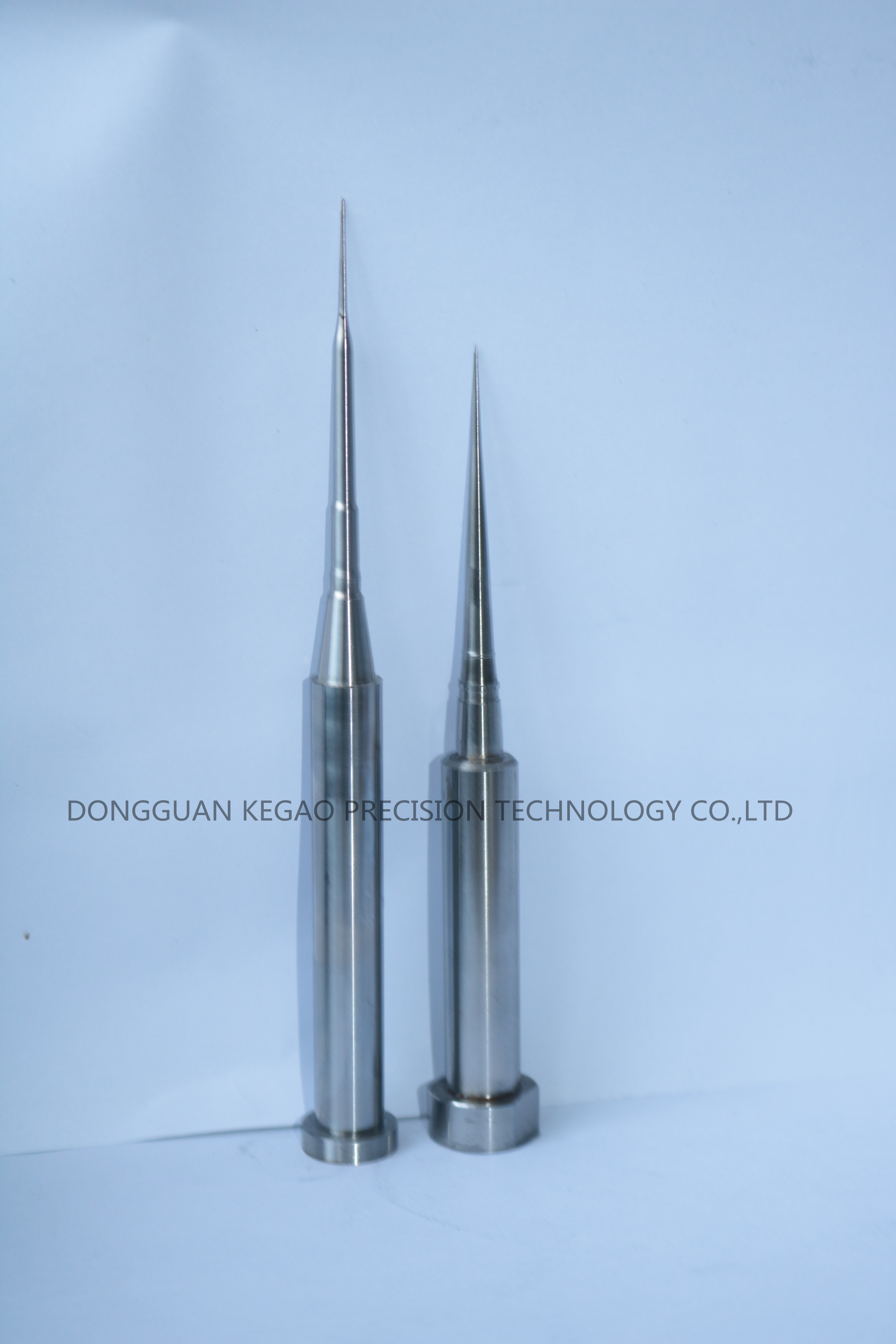 Polishing Mold Core Pins , SKD61 Core Cavity In Injection Molding 52HRC